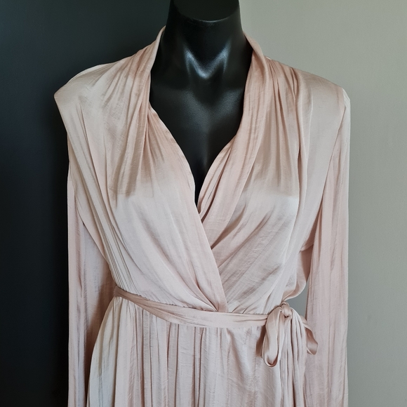 Women's size 10 'BARDOT' Gorgeous champagne long sleeve dress - AS NEW - Picture 2 of 6